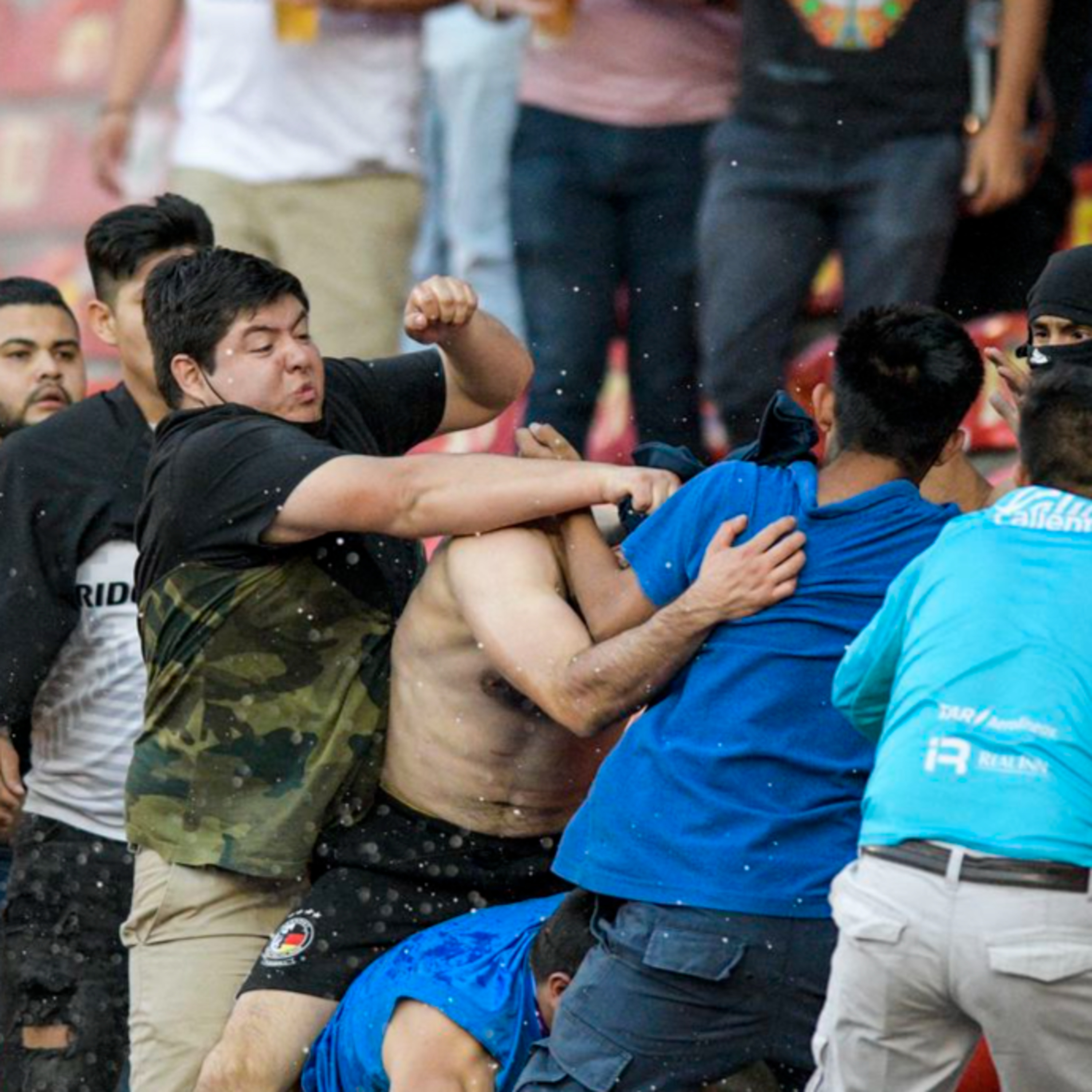 Extrema violencia deja muertos y heridos en el futbol episode artwork