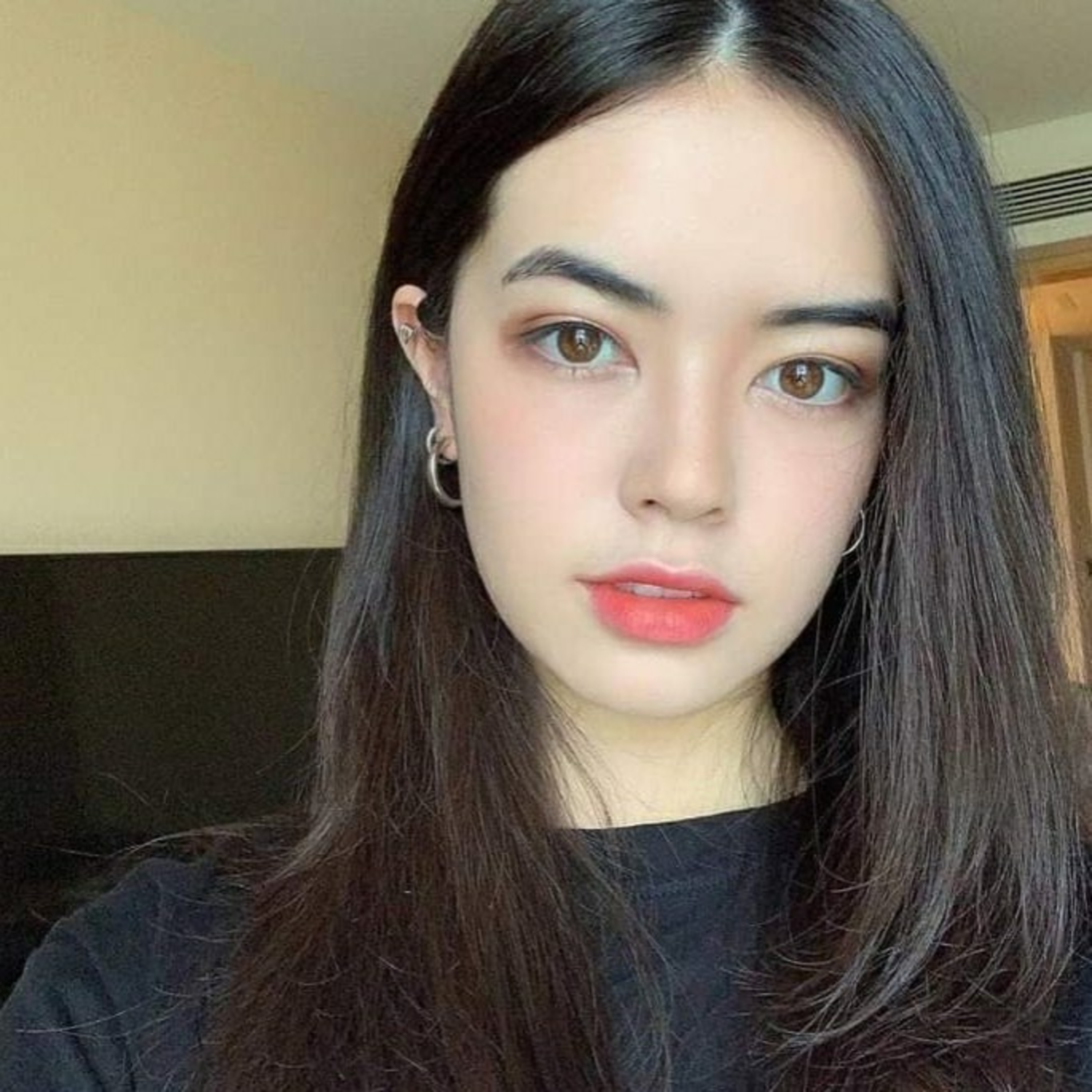 Quem é a primeira brasileira a integrar em um grupo de k-pop?
