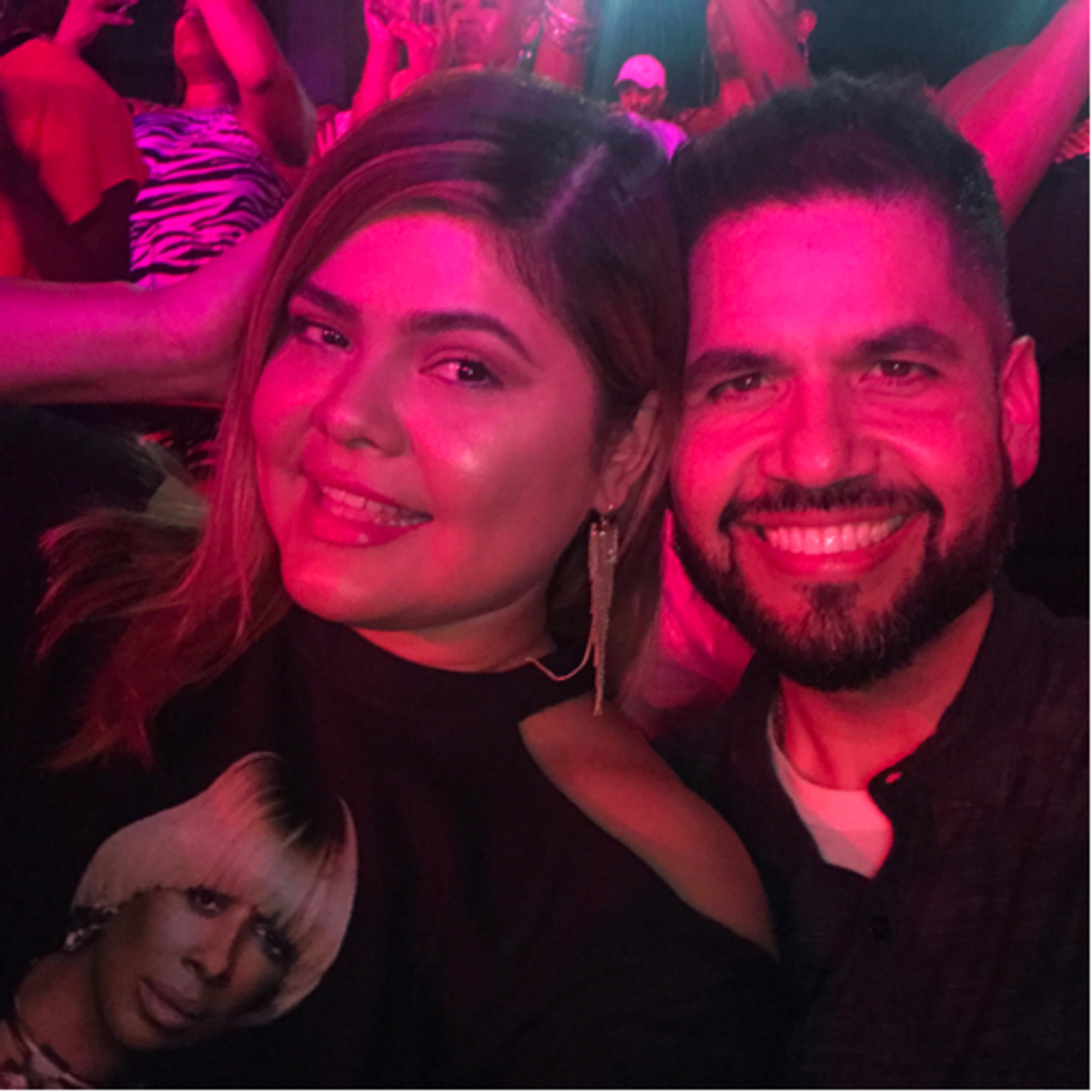 Mi esposa gritando como loca. Mi esposa gritando como loca.