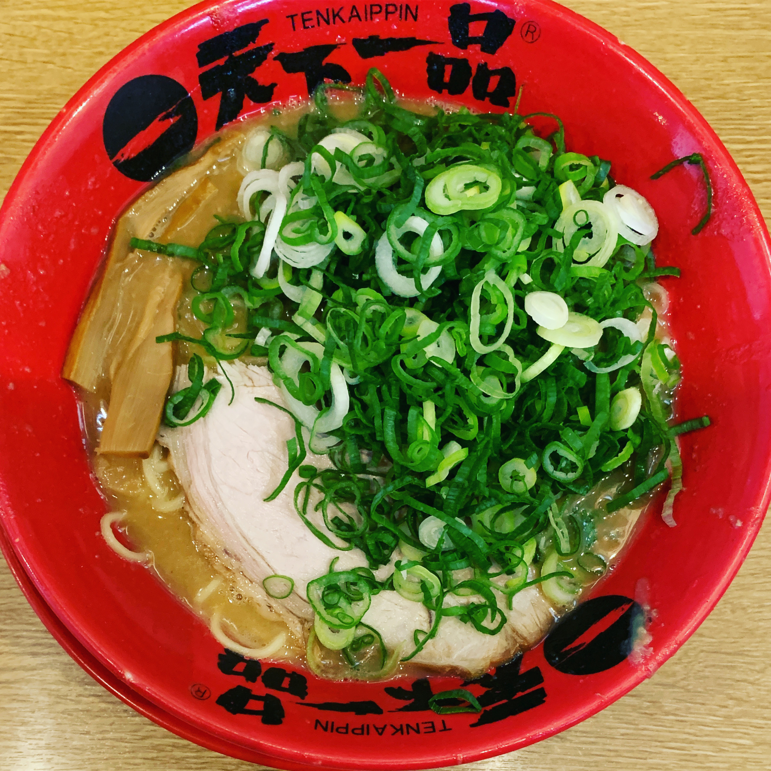 いま、麺を食べています