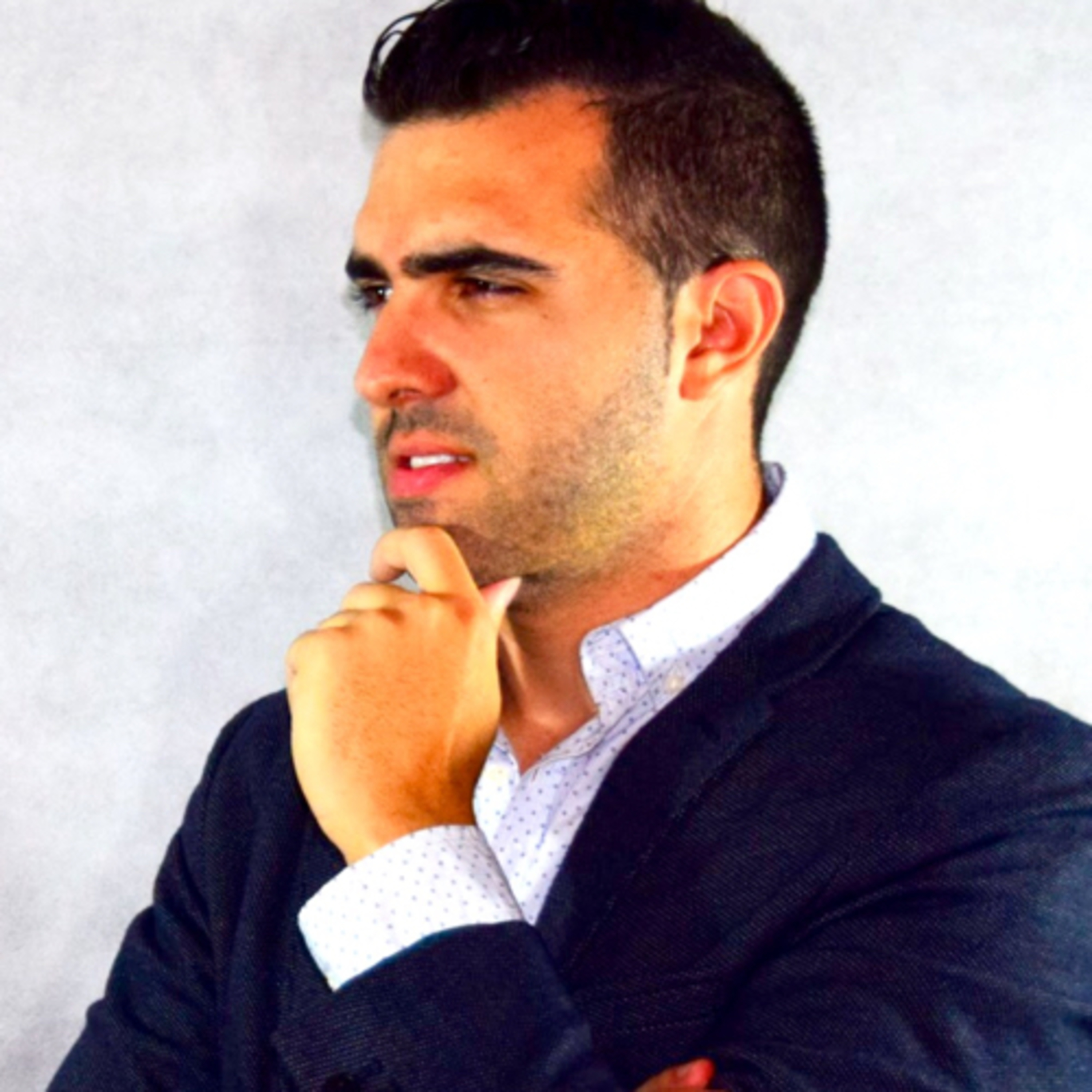 620: DIRECCIÓN DE MARKETING: SER ESPECÍFICO Y NO ALARGAR DE MÁS - Valentín López - Podcast -Negocios episode artwork