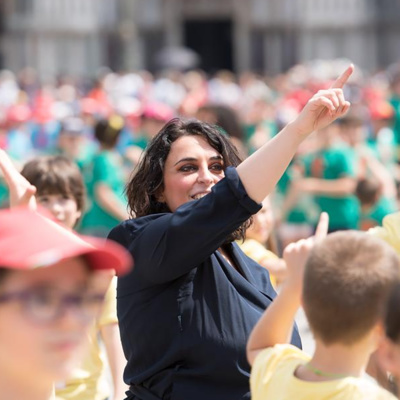 Racconti d'artista. Musica, cinema, corpo, luce, disegno. L'arte partecipata e il senso di comunità nella voce di Marinella Senatore