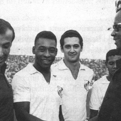 #17 - Afinal, o Santos parou ou não uma guerra? #17 - Afinal, o Santos parou ou não uma guerra?