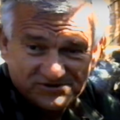 Iz arhiva CZKSI -Jovan Divjak prilikom jedne od posjeta majkama šehida u Olovu