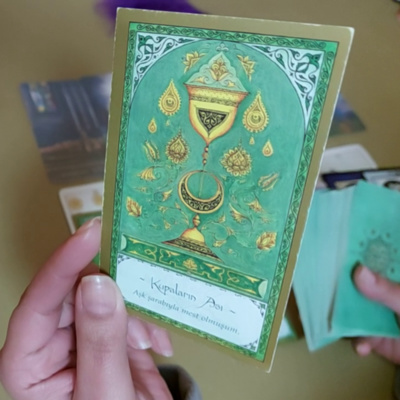 Yalnız Olanlar 🤍 İlişkisi Olmayanlar İçin Tarot Okuması 🪶 Tüy Rengini Seç 💜💛🧡❤ episode artwork