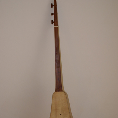 Il komuz del Kirghizistan