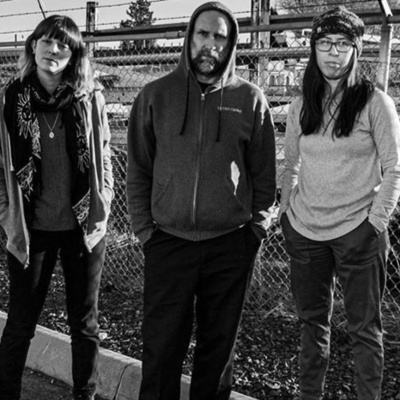 Episode 9: A Sunday Evening talk with Built to Spill (Doug Martsch, Melanie Radford, and Teresa Esguerra) 5/8/22