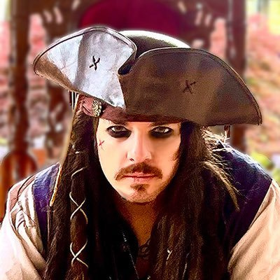 22: Leaving the 9-5 job to pursue full-time content creation