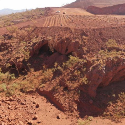 Una società mineraria ha fatto esplodere la grotta sacra aborigena di 46mila anni per estrarre il ferro