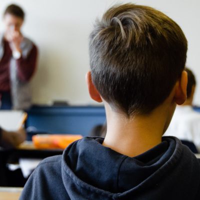 Cómo manejar los problemas de conducta de los niños en la escuela