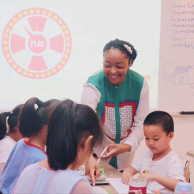 Meet your teacher: Wǒ jiào Äunya. Měiguó Lǎoshī Meet your teacher: Wǒ jiào Äunya. Měiguó Lǎoshī