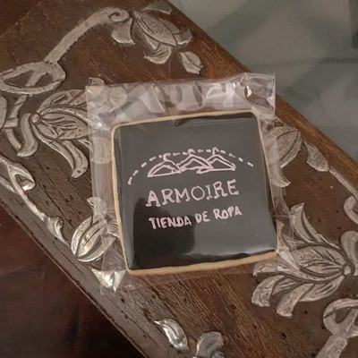 La tecnología está en Armoire tienda de Ropa en línea . by RADIO