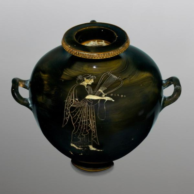 Safo de Lesbos: a tradição poética e as mulheres na Grécia Arcaica Safo de Lesbos: a tradição poética e as mulheres na Grécia Arcaica