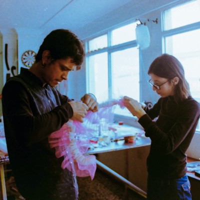 'Vestir el Paisaje Audiovisual'; Encuentro en la radio con María Fernanda García Velásquez & Luis Fernando Londoño, Diseñadores de Vestuario del Taller 302.