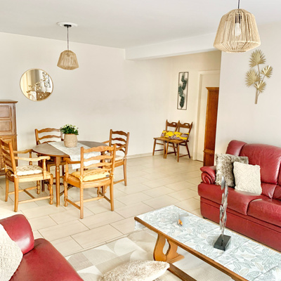 Maison Ditaba décore une entree et un séjour