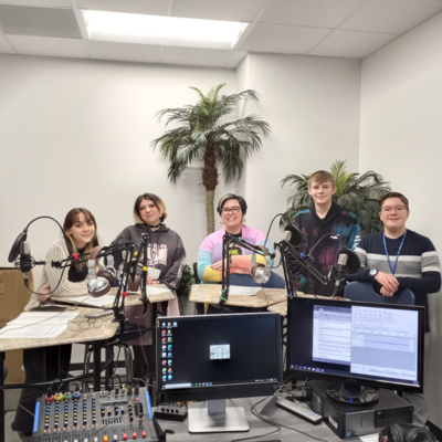 Episode 5 - Lake Creek Art Department (Draw/Paint) Episode 5 - Lake Creek Art Department (Draw/Paint)