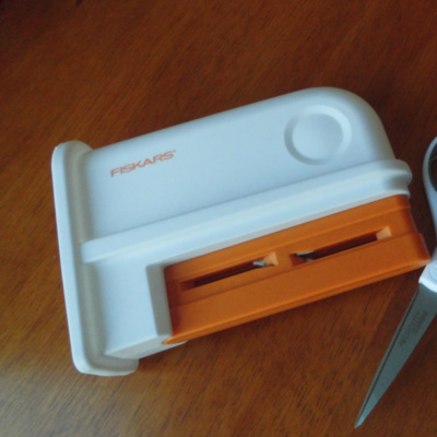 E2.44 The BEST scissor sharpener for angora rabbit grooming. WHY and a bit of HOW.