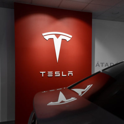 Elon Musk has a really bad feeling about the economy and has ordered a hiring freeze at Tesla