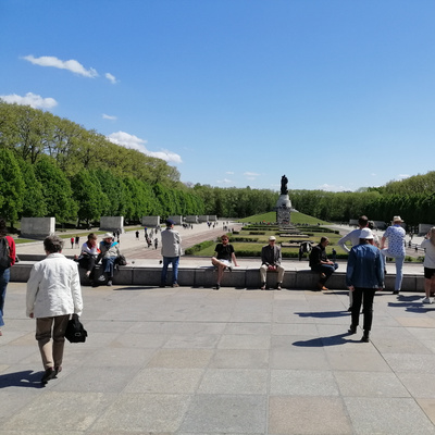 08 de maio. 77 anos do fim da Alemanha nazista. Fim da Segunda Guerra Mundial. Cemitério Treptower.
