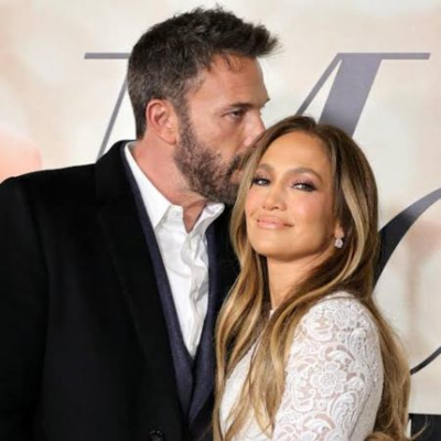 Jennifer Lopez describes Ben Affleck’s bubble bath proposal as the most romantic thing ever. episode artwork