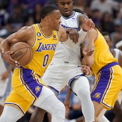 Lakers-Kings Exhibition Post-Game and Russ Comes Off The Bench and Gets Injured! Group Chat!