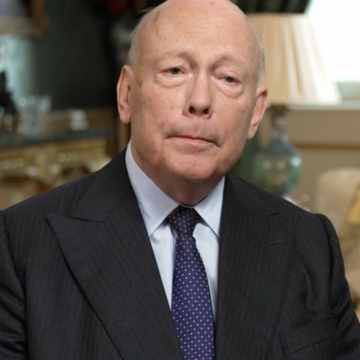 Wer ist eigentlich Julian Fellowes? Der Lord für alle Fälle und Macher von „Downton Abbey“