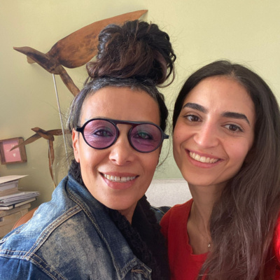 זה מתחיל בצעד, עדי אברהמי שכתבה והלחינה את השיר תפתח את כנס יום ההקשבה ב-5.5.23 בהבימה episode artwork