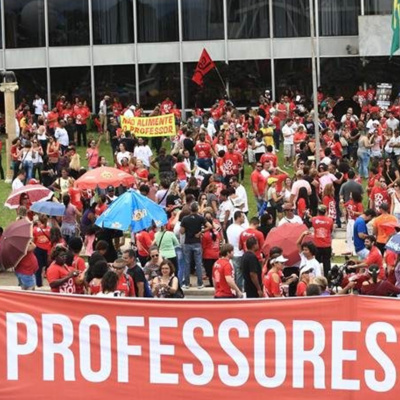 Quentinha do Dia #140 - Reajuste do piso salarial de professores: mais uma mentira de Jair Bolsonaro episode artwork