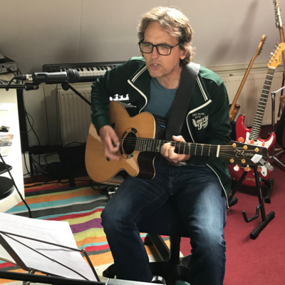 Achterhoekse frontman Robert Bockting over zijn roots, muziek en heel veel meer.