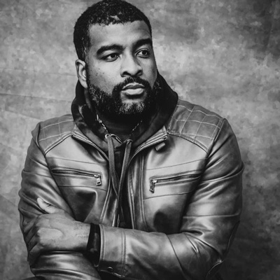 The Face Behind the Lens - Jeffrey Hysons, CEO of Hylens Photography .
