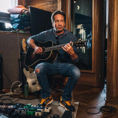 Rock 'n Roll Ghost S5 E10 - Interview with musician/actor/author David Duchovny (Gestureland)