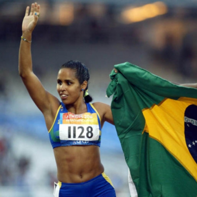 Maior medalhista paralímpica do Brasil, Ádria Santos agora é paraciclista e corredora de rua