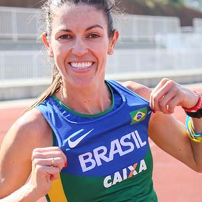 Atleta Simone Ponte Ferraz foi descoberta na escola e hoje representa o Brasil no atletismo profissional