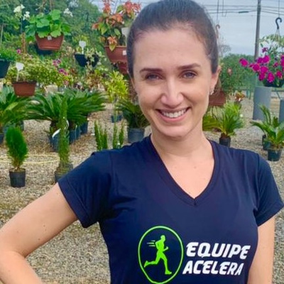 A engenheira de produção Carina Horn começou na corrida seguindo os passos do namorado