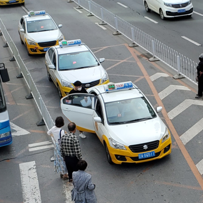 15 打车去商场 take a taxi to the shopping mall