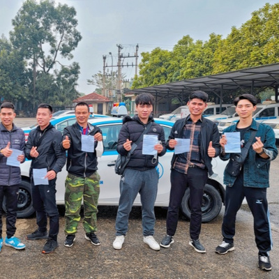 Lính trẻ xuất ngũ hào hứng với thẻ học nghề 