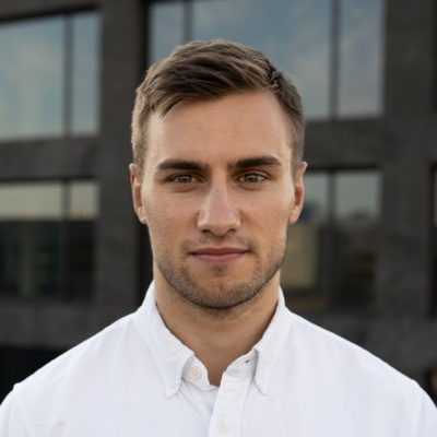 #53 How to sell 4- to 6-figure deals remotely and other learnings from 150+ Swiss entrepreneurs with Silvan Krähenbühl, Enterprise Account Director at Rentouch