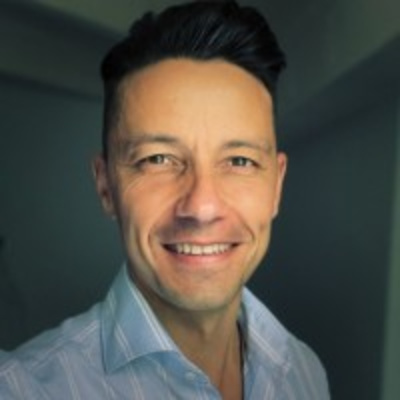 #136 How to hyper-personalize your sales approach with Daniel Recher, now Chief Commercial Officer, vVARDIS Professional