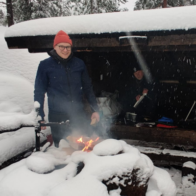 Korpi ForRest laavulla Laurin kanssa