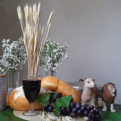"Celebrando a ceia memorial ao Cordeiro de Deus que tira, tirou e tirará o pecado do mundo".
