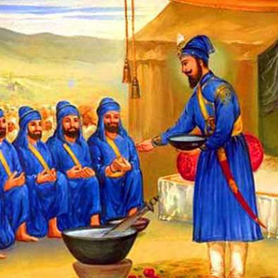 सवा लाख से एक लड़ाऊँ चिड़ियों से मैं बाज़ तडवू।