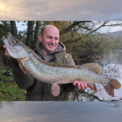 River Thames 005 / Pike Fishing / E126