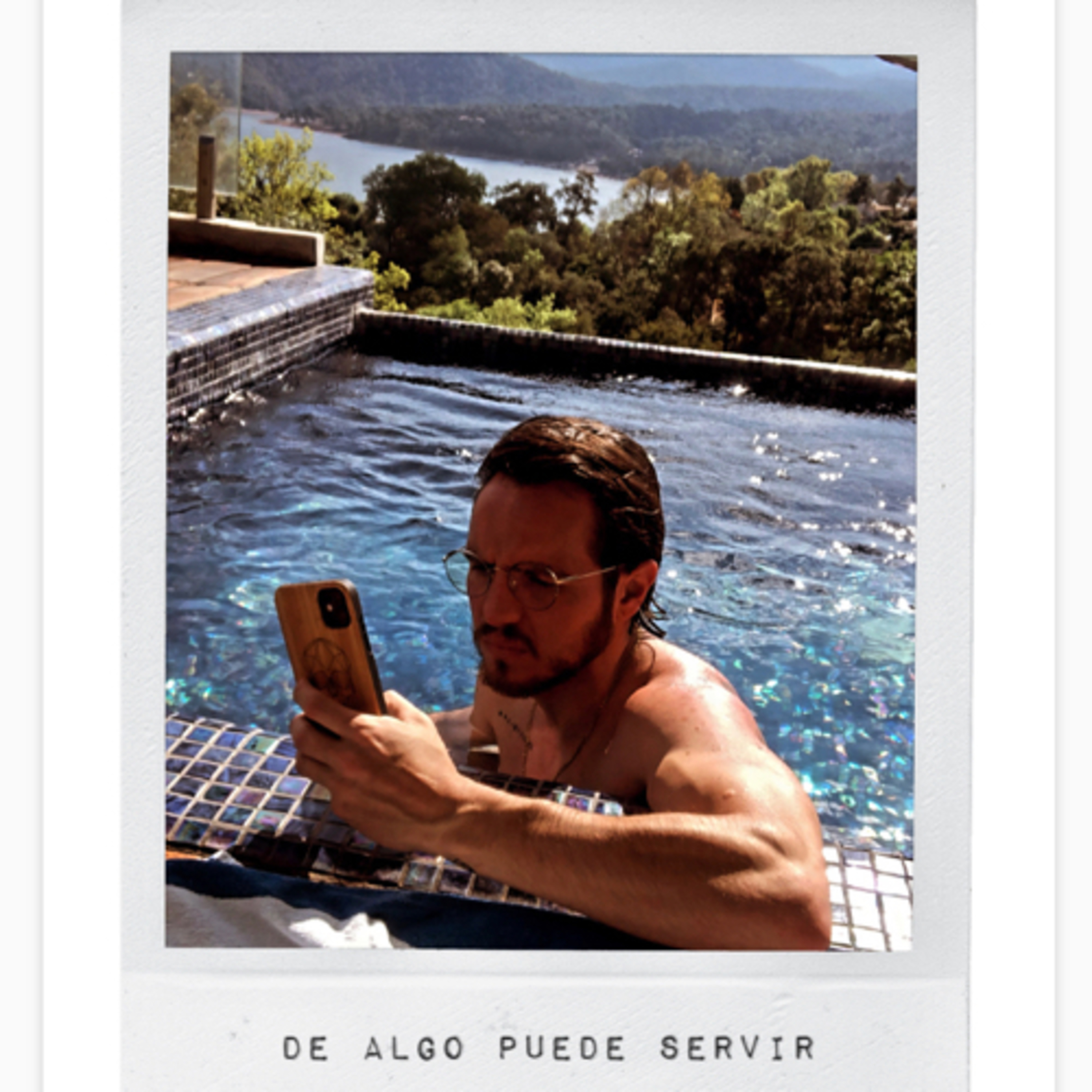De algo puede servir podcast artwork