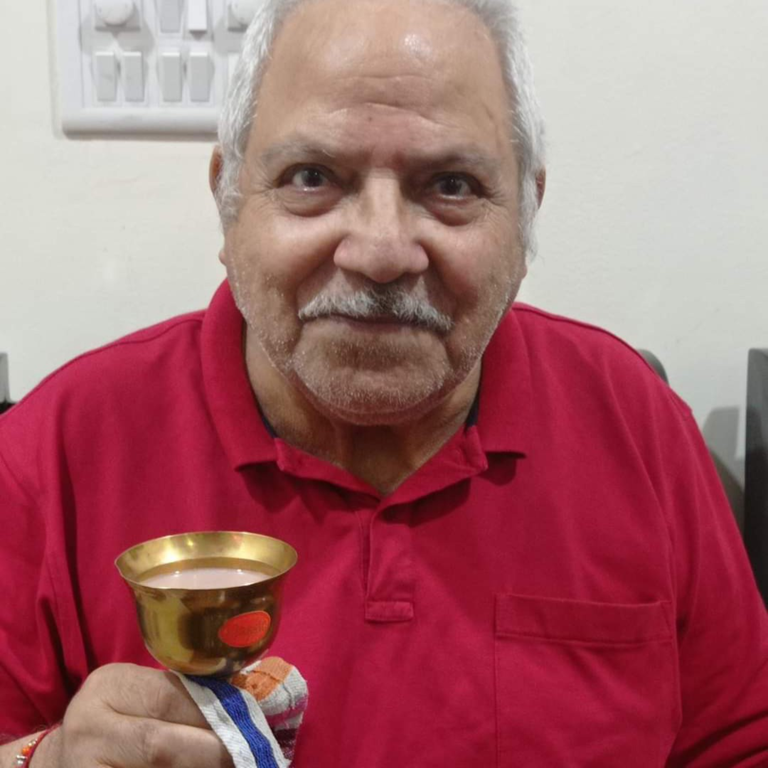 नमस्ते शारदे देवी काशमीर पुरवासिनि त्वामहं प्रार्थये नित्यं विद्यादानं च देहि मे
-------------------