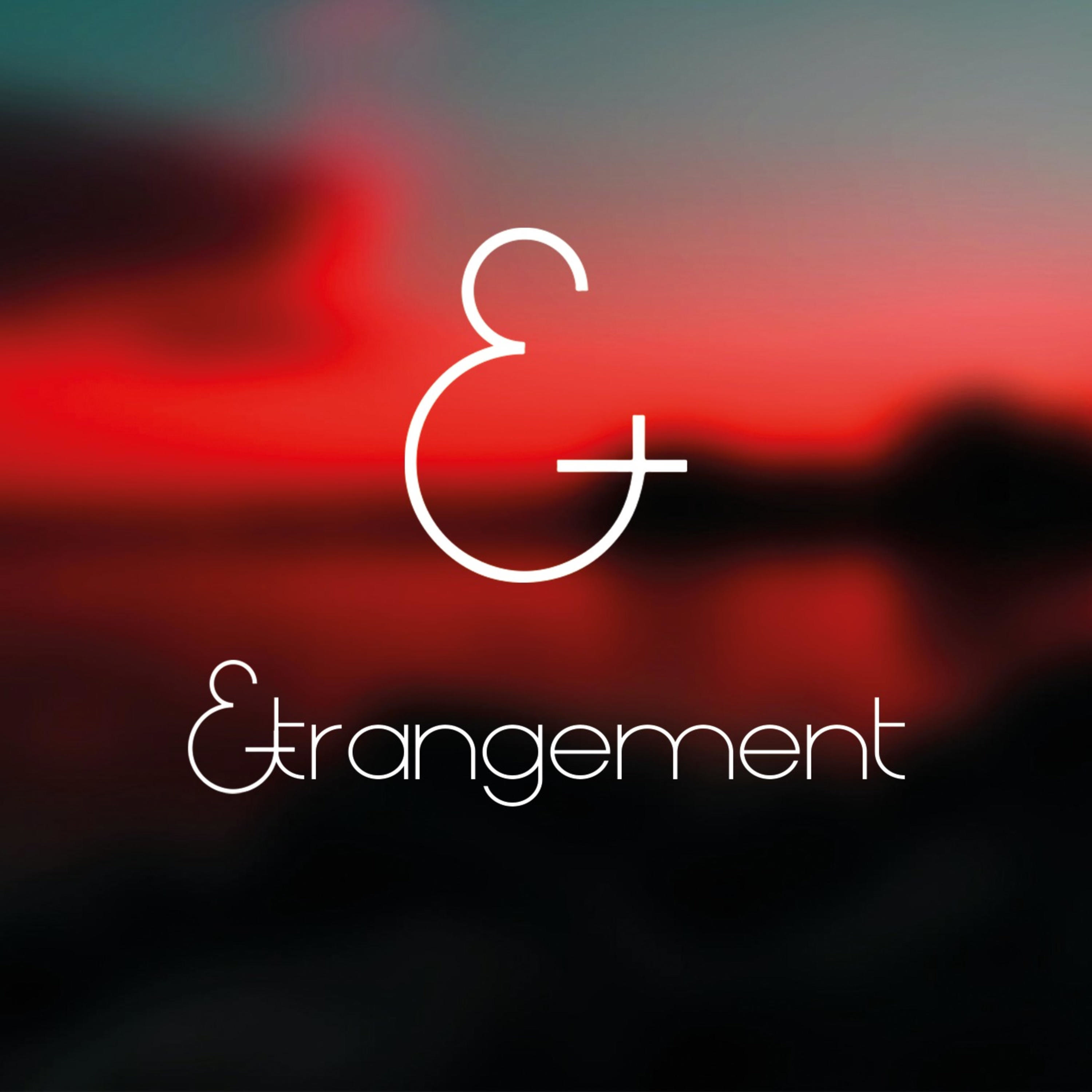 Étrangement