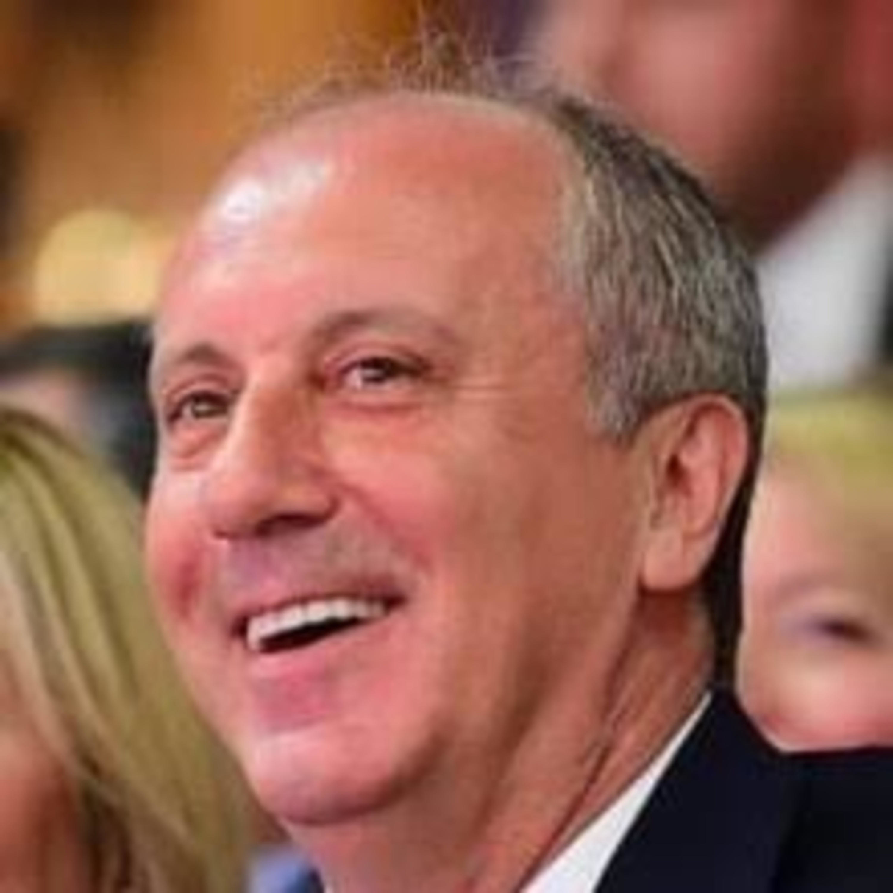 Mutsuz kente mutlu yağmurlar yağıyordu cover art