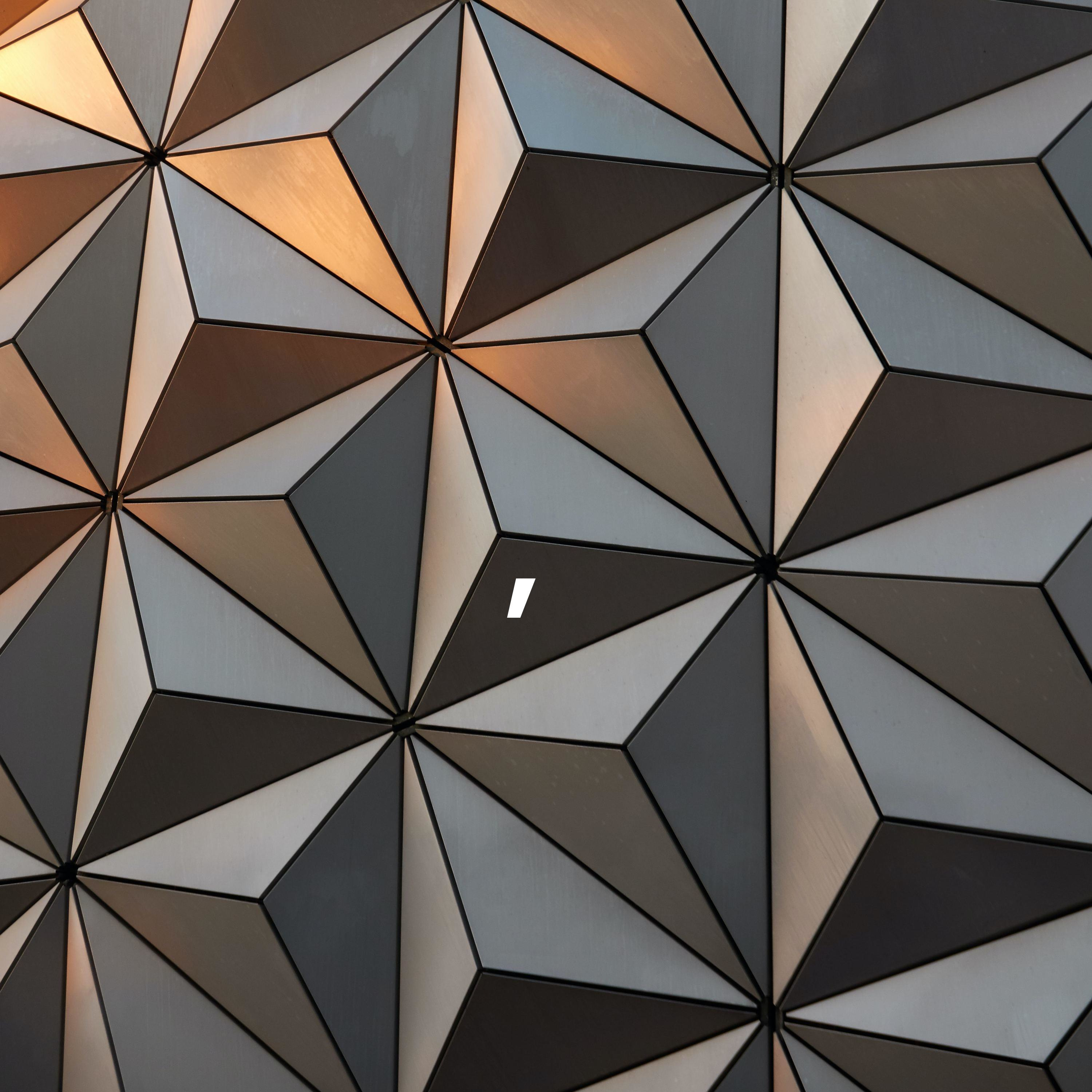 רגישה מאוד,לא מידי cover art