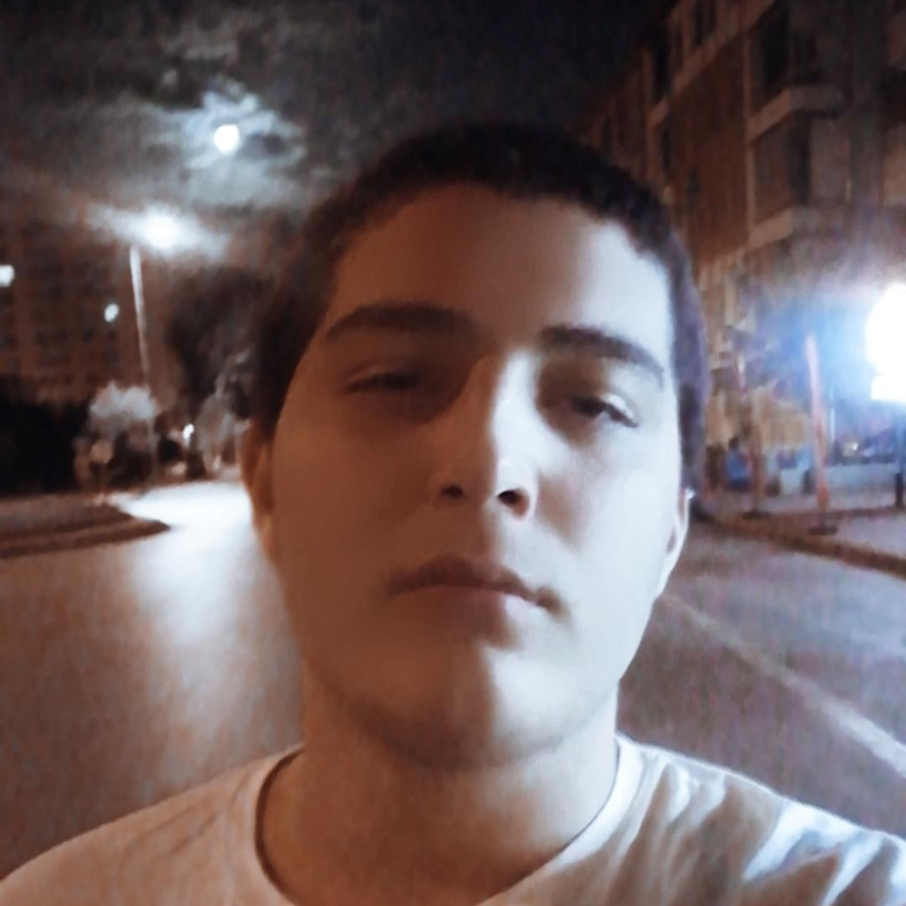 Tek Kişilik Yaşam Öyküsü