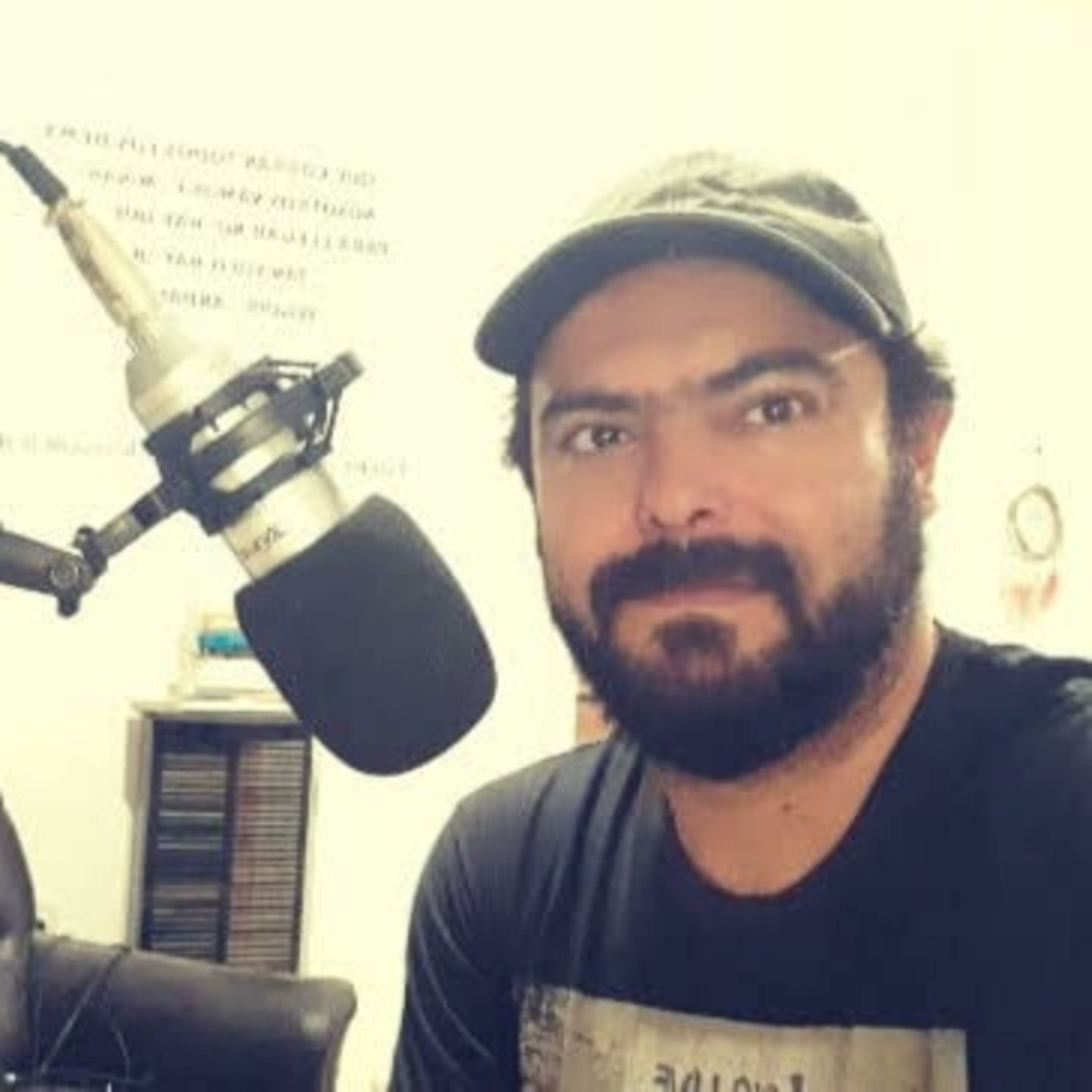 El amor es puro cuento de Alejandro Bustos Chesta