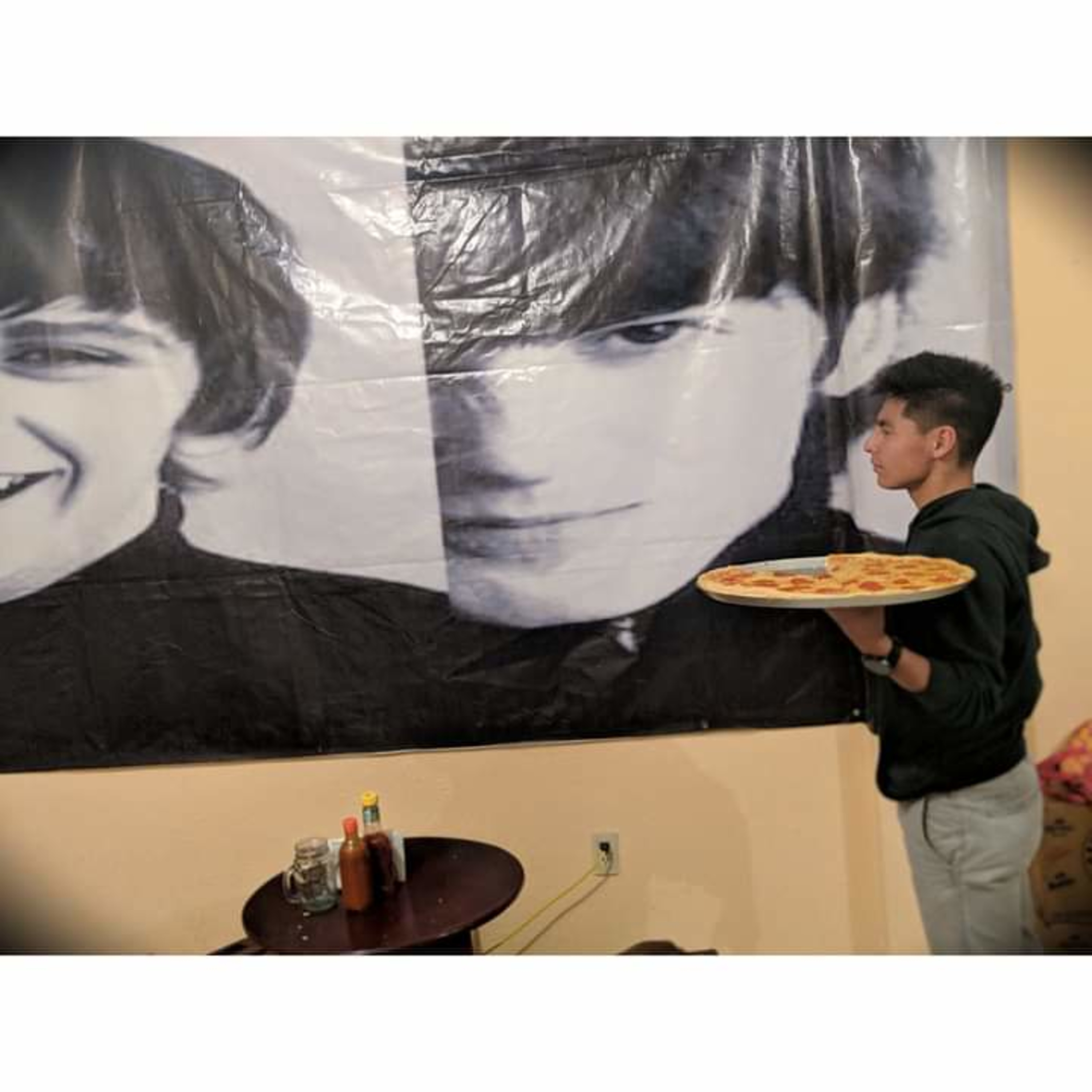 Pizza con Yair Valencia de Bohemios del metro
